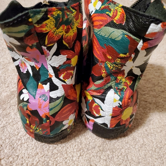 Converse Sneakers - Picture 2 of 5